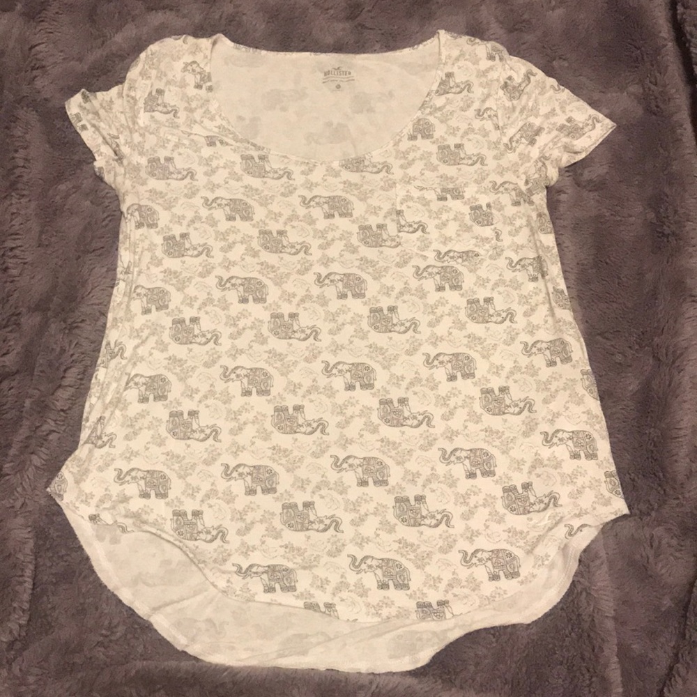 Hollister elephant tee size XS